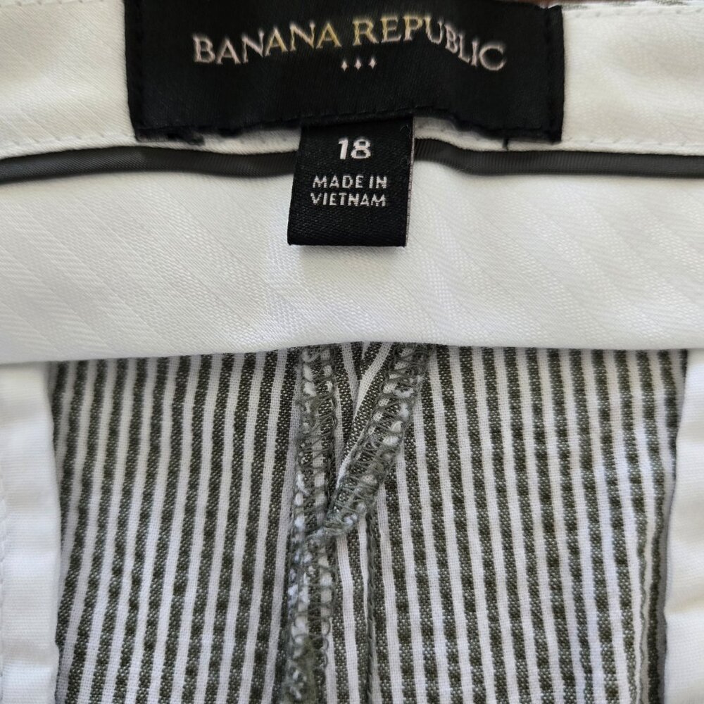 NWT Banana Republic Factory Seersucker Shorts Women’s size 18  10” Inseam Preppy - Picture 2 of 6